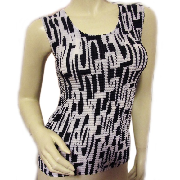Y2K Essentials by Milano Black White Tank Top Geometric Casual Chic Femme Preppy - Picture 1 of 8